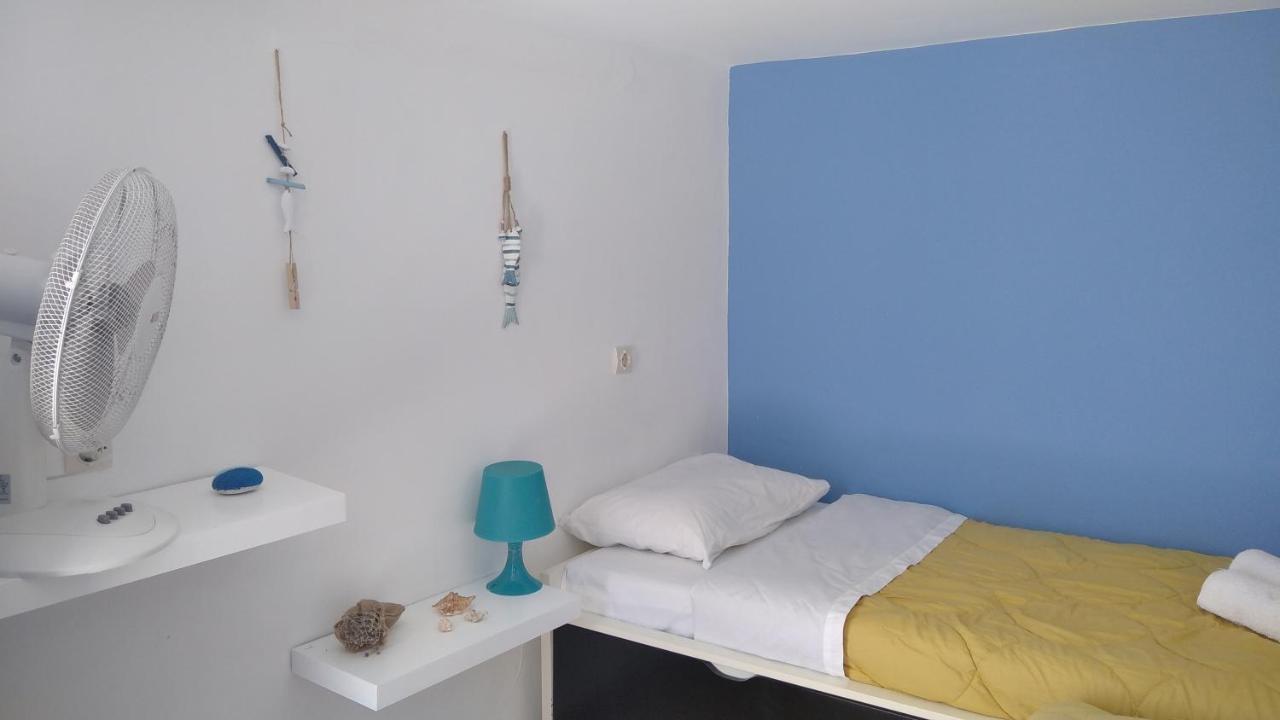 Traditional Renovated House In The Centre Of Anafi Bagian luar foto