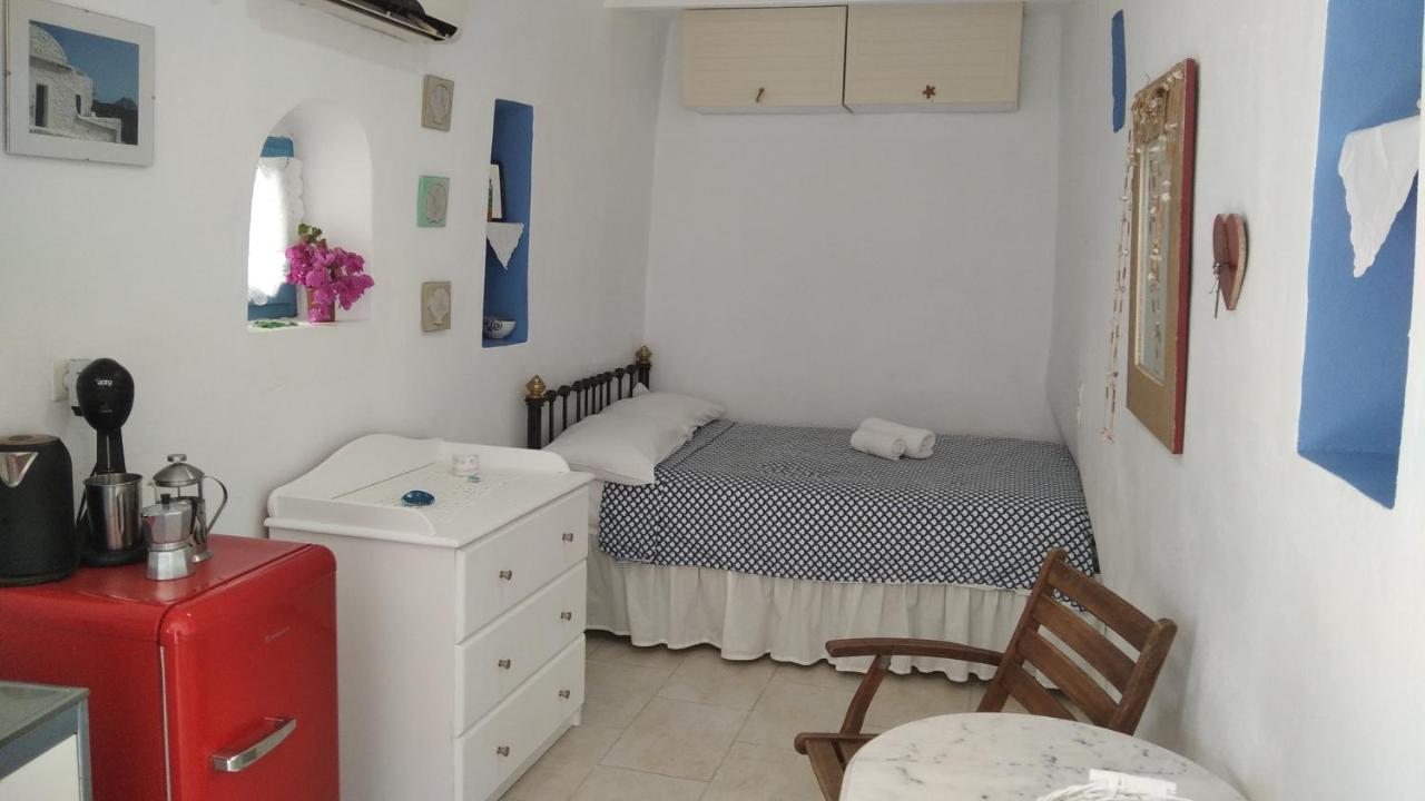 Traditional Renovated House In The Centre Of Anafi Bagian luar foto