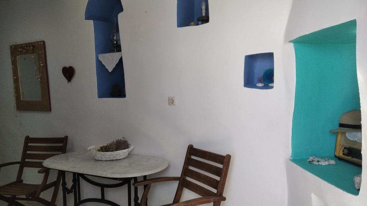 Traditional Renovated House In The Centre Of Anafi Bagian luar foto