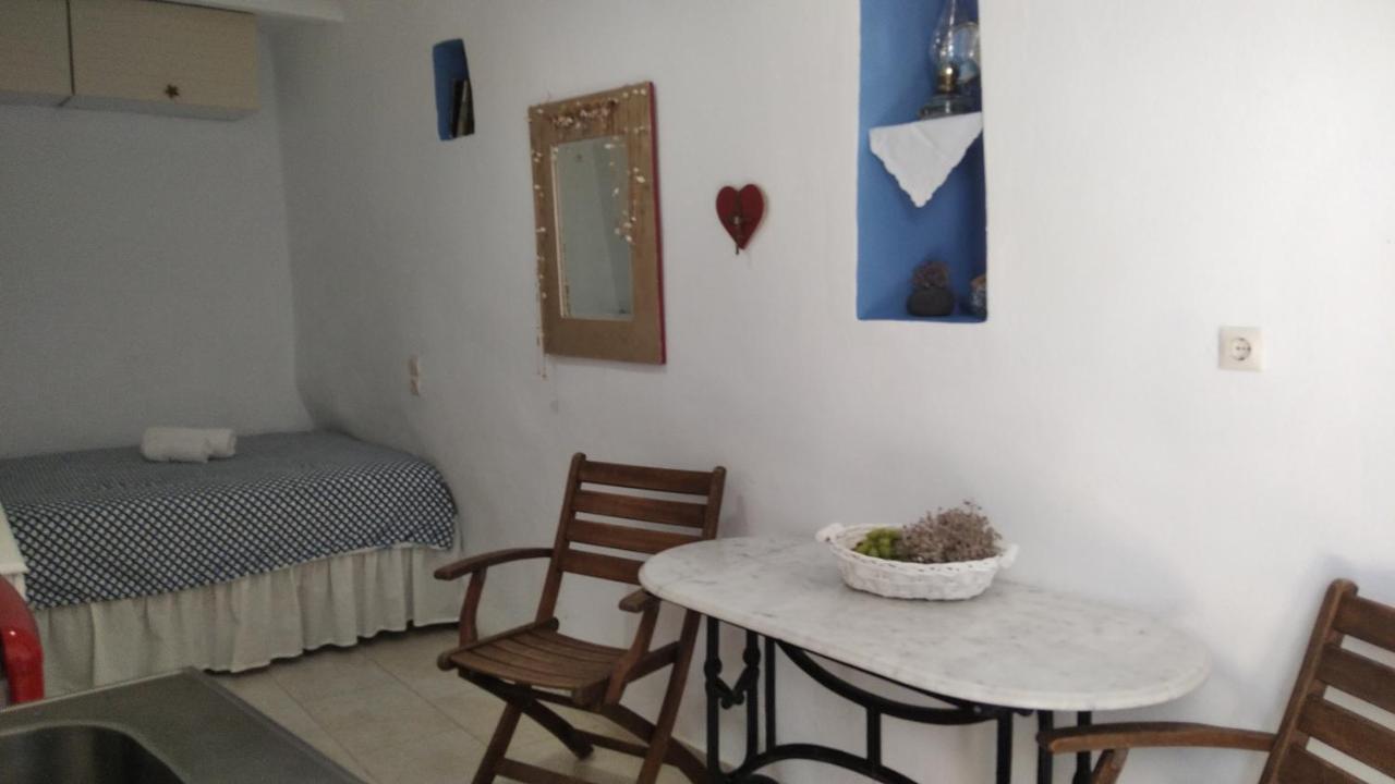 Traditional Renovated House In The Centre Of Anafi Bagian luar foto