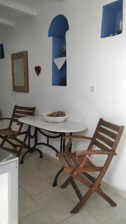 Traditional Renovated House In The Centre Of Anafi Bagian luar foto