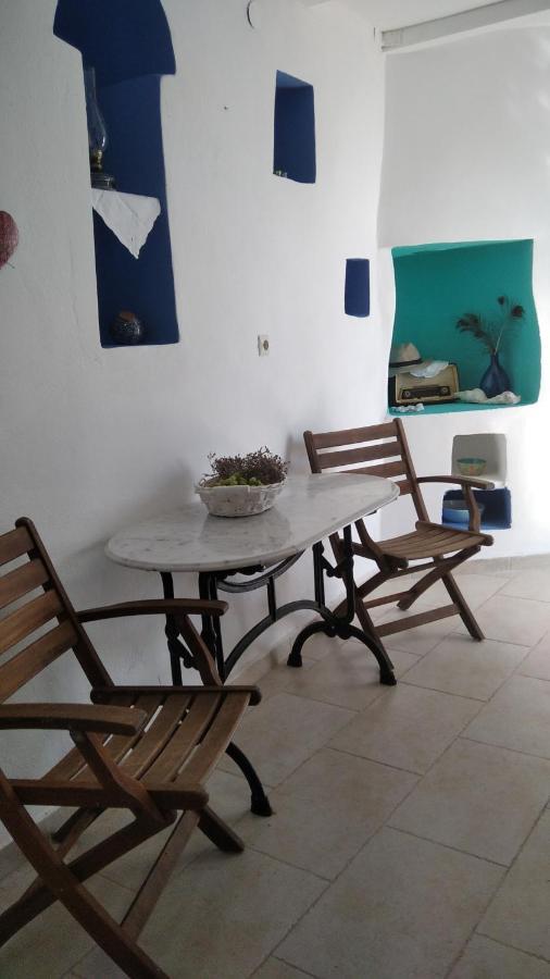 Traditional Renovated House In The Centre Of Anafi Bagian luar foto