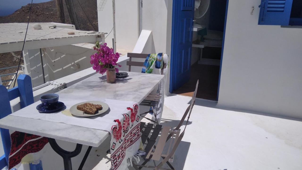Traditional Renovated House In The Centre Of Anafi Bagian luar foto