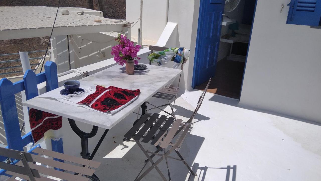 Traditional Renovated House In The Centre Of Anafi Bagian luar foto