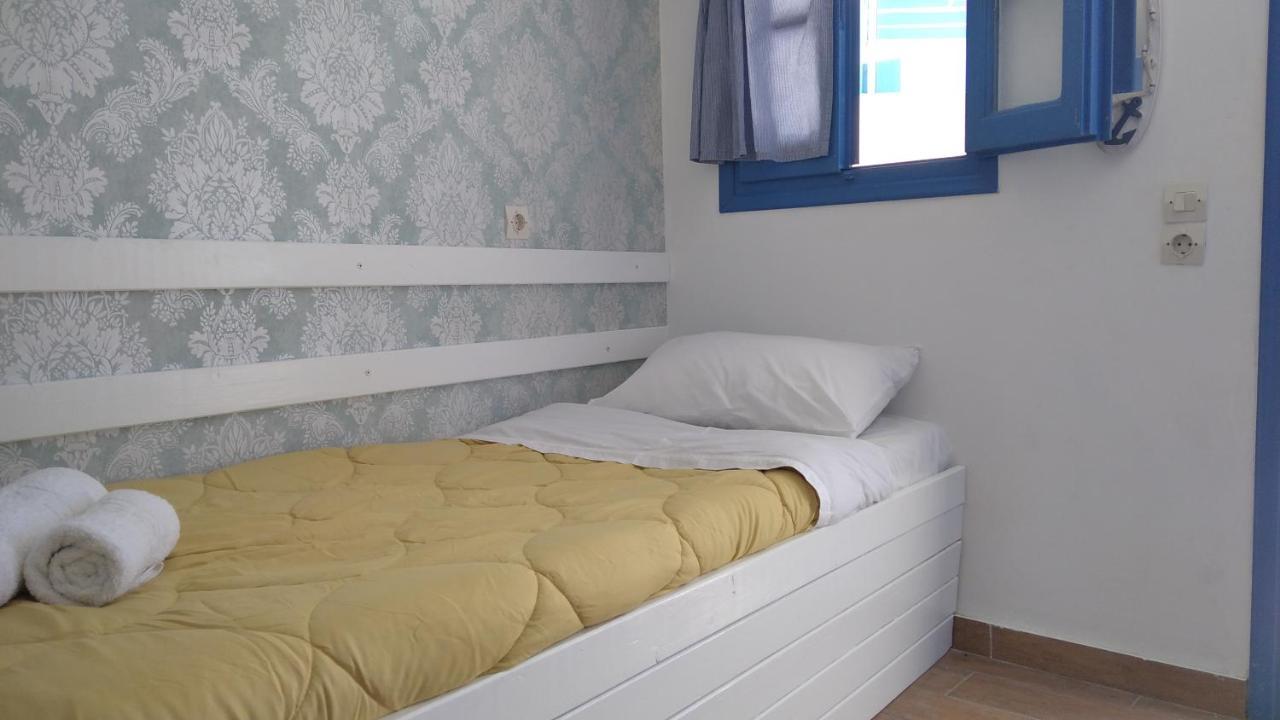 Traditional Renovated House In The Centre Of Anafi Bagian luar foto